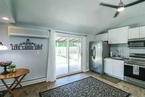 1114 Allen St, Springfield, MA 01118 photo 11