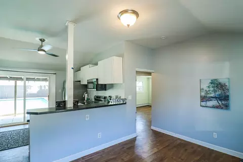 1114 Allen St, Springfield, MA 01118 photo 8