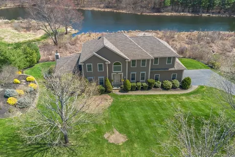 10 Deer Run Dr, Westford, MA 01886