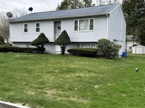 18 Crystal Brook Dr, Springfield, MA 01118 photo 2