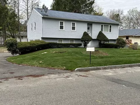 18 Crystal Brook Dr, Springfield, MA 01118 photo 3