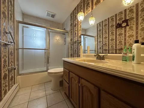 18 Crystal Brook Dr, Springfield, MA 01118 photo 12