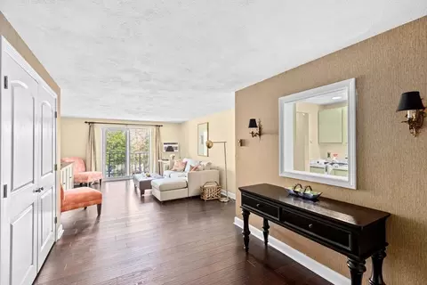 36 Greentree Ln #39, Weymouth, MA 02190