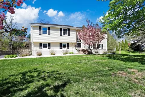 10 Shaw St, Medway, MA 02053