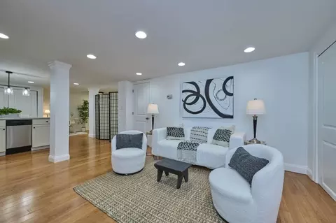 929 E Broadway #2, Boston, MA 02127