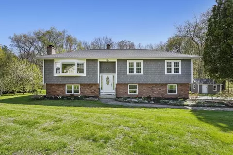 101 Oxford Rd, Charlton, MA 01507
