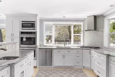 17 Beech St, Dedham, MA 02026 photo 2