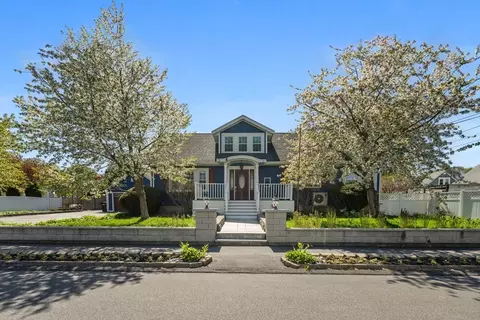17 Beech St, Dedham, MA 02026