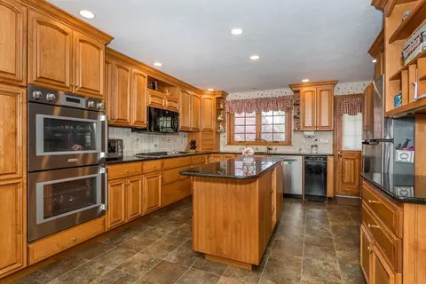 10 Seminole Rd, Canton, MA 02021 photo 3
