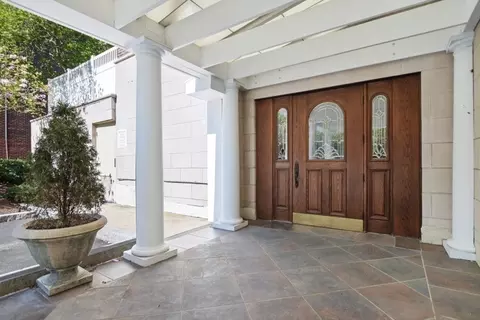 640 Hammond St #301, Chestnut Hill, MA 02467