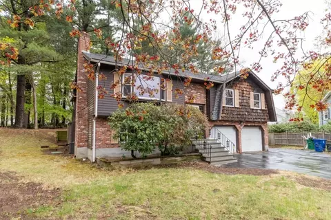 49 Benton Cir, Reading, MA 01867 photo 2