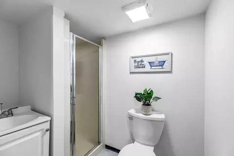 Bath - 15 Berard Cir, Springfield, MA 01128 photo 3 of 3