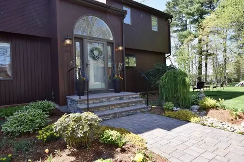 253 Middleboro Rd, Freetown, MA 02717