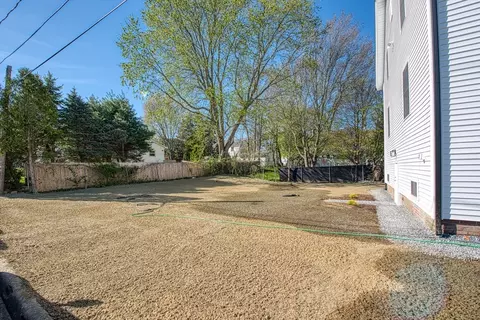 566 Freelove St, Fall River, MA 02720 photo 25