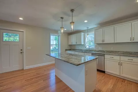 566 Freelove St, Fall River, MA 02720 photo 4