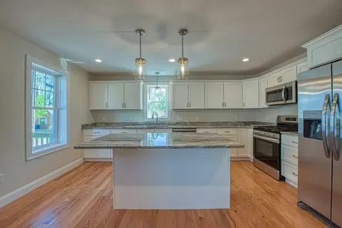 566 Freelove St, Fall River, MA 02720 photo 3