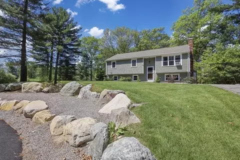 11 Jason Cir, North Attleboro, MA 02760