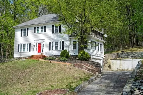 32 Beechmont St, Worcester, MA 01609