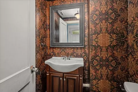 Bath - 32 Beechmont St, Worcester, MA 01609 photo 1 of 4