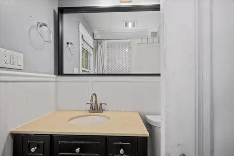 Bath - 32 Beechmont St, Worcester, MA 01609 photo 3 of 4