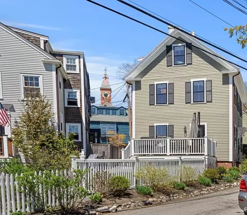 1 Gregory St, Marblehead, MA 01945 photo 3