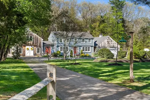 24 Monument St, Wenham, MA 01984