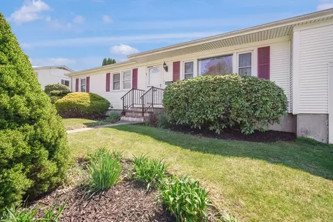 23 Dean St, Dartmouth, MA 02747