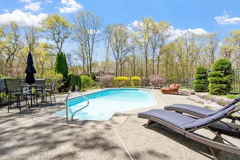 116 Coburn Rd, Berlin, MA 01503 photo 4