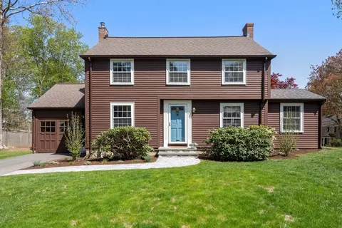 15 Lafayette Cir, Wellesley, MA 02482