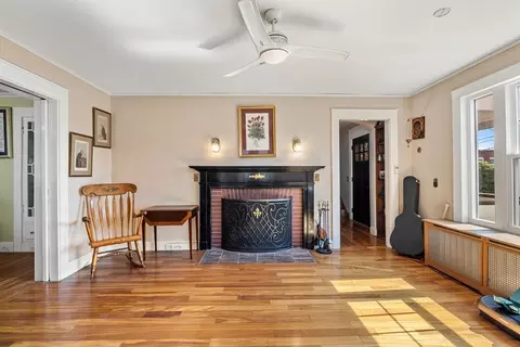 21 Sewall St, Marblehead, MA 01945 photo 6