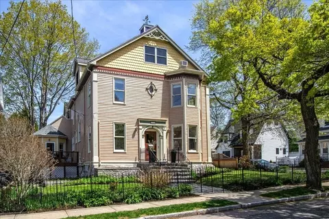 218 Park St, West Roxbury, MA 02132