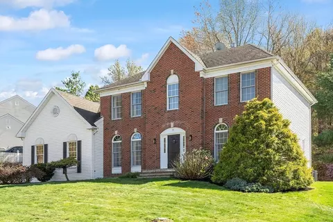 93 Rosemont Dr, North Andover, MA 01845