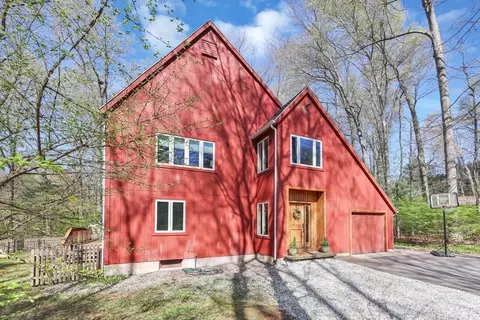 27 Ashfield Ln, South Hadley, MA 01075
