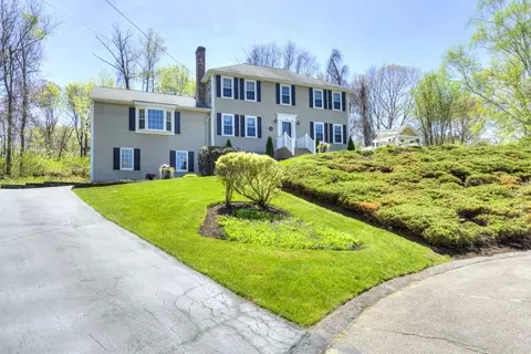 12 Viola Ter, Sutton, MA 01590