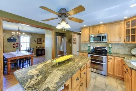 Kitchen - 12 Viola Ter, Sutton, MA 01590 photo 3 of 4