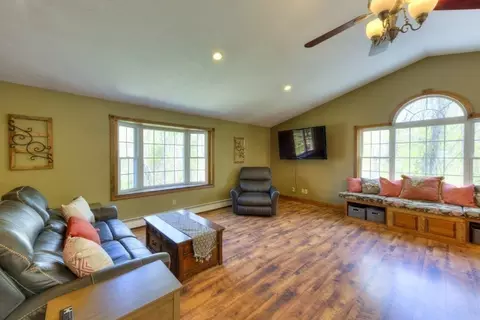 Living - 12 Viola Ter, Sutton, MA 01590 photo 3 of 4