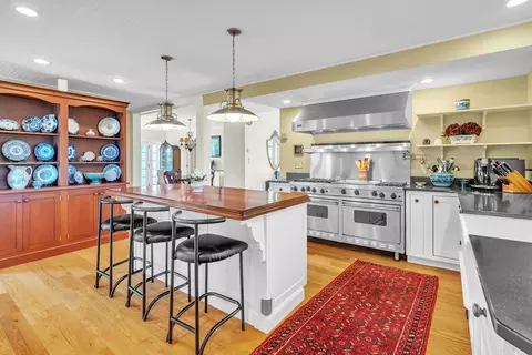 40 Pleasant St, Dover, MA 02030 photo 3