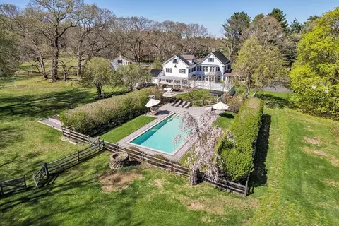 40 Pleasant St, Dover, MA 02030 photo 2