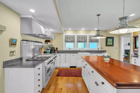 40 Pleasant St, Dover, MA 02030 photo 4