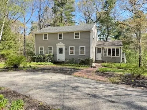 206 Circuit St, Hanover, MA 02339