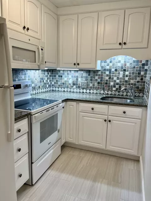 11 Riverside Ave #4, Danvers, MA 01923