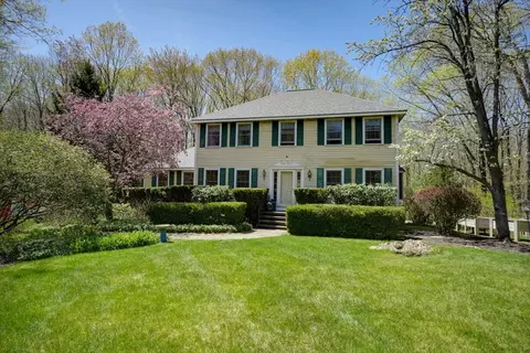 5 Idaho Dr, Tyngsborough, MA 01879