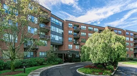 210 Nahanton St #406, Newton, MA 02459