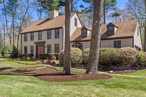 11 Queen Anne Ln, Hingham, MA 02043