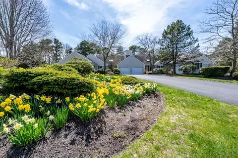 15 Beacon Ct #229, Mashpee, MA 02649