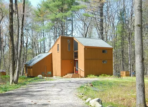 37 Blanchard Rd, Harvard, MA 01451