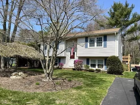 897 Tobey St, Acushnet, MA 02743
