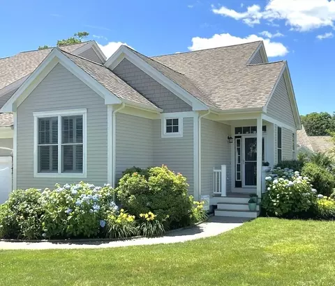 16 Twin Oaks Dr #732, Mashpee, MA 02649