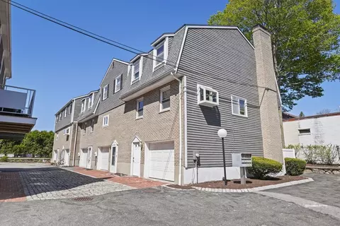 7 Circuit Ln #7, Watertown, MA 02472