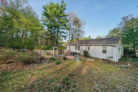 Exterior - 192 Plain St, Hanover, MA 02339 photo 6 of 7